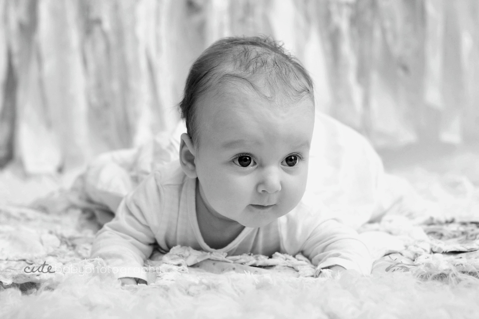 baby Eva, baby photography Manchester, cake smash photography
