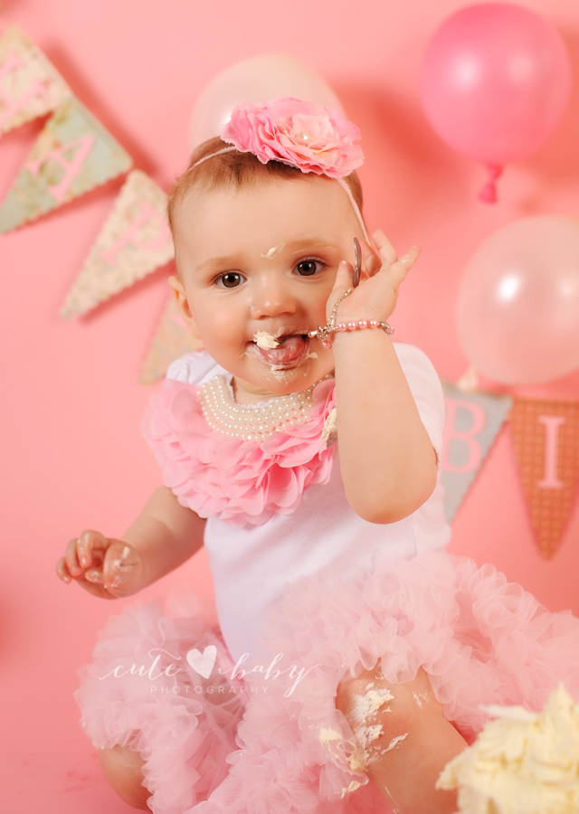 cutebaby photography Manchester, Hyde, cake smash Cheshire